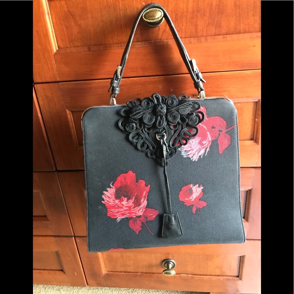 Prada bag - Picture 1 of 7